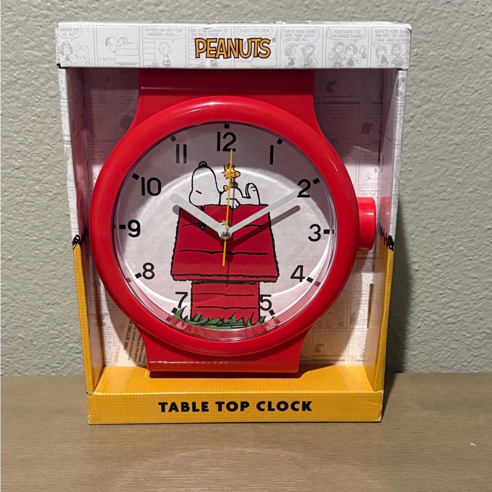 Peanuts snoopy table top clock - Red